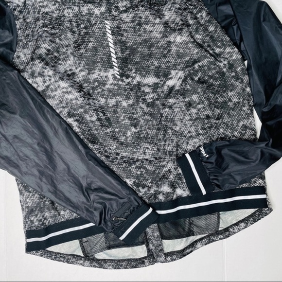 under Armour Storm Digi Camo Windbreaker Jacket - Picture 14 of 14